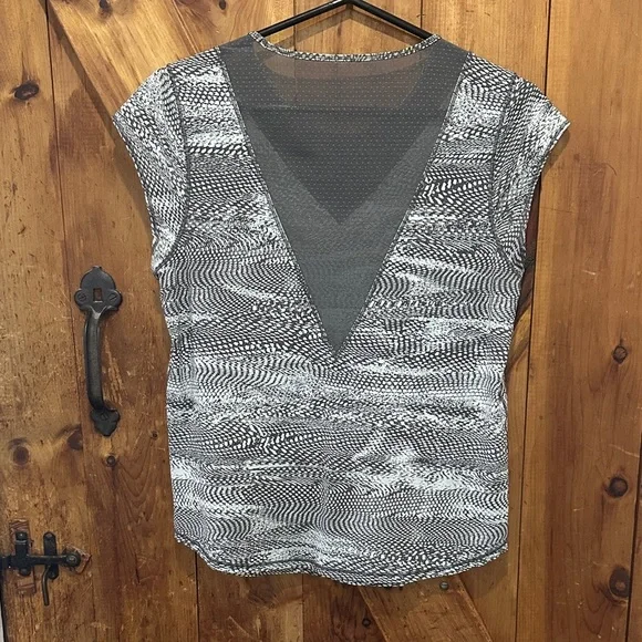 lululemon athletica On the Run Swerve Vapor metal grey Patterned top - Picture 4 of 5